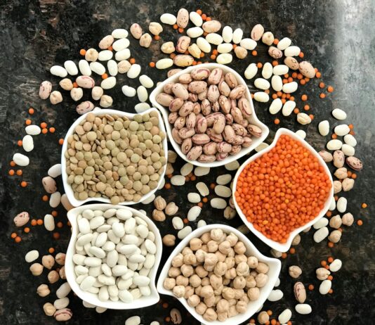 건강한 식단, 작은 변화가 만드는 큰 차이 brown and white round food on black surface