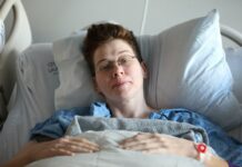 위암 수술 후 회복, 더 빨라질까… 한국서 ERAS 임상시험 진행 woman lying on bed