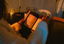 “슬기로운 수면 생활, 바쁜 일상 속 꿀잠 챙기기” person holding black tablet computer