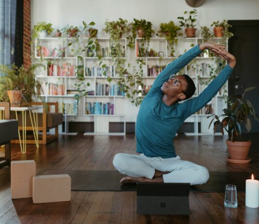 ‘마이크로 운동’ 바람, 일상 속 움직임으로 건강 챙기기 a man is doing yoga in a living room