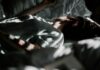 ‘건강한 수면 루틴’ 실천법, 삶의 질이 달라진다 a person laying in a bed under a blanket