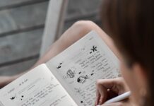 여성 건강, 일상 속 작은 변화로 지키는 트렌드형 관리법 person riding on book