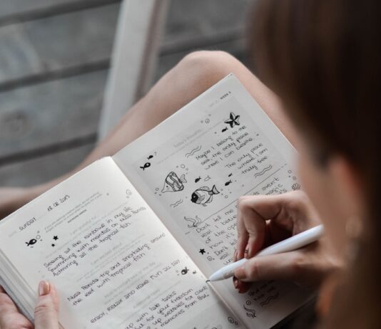 여성 건강, 일상 속 작은 변화로 지키는 트렌드형 관리법 person riding on book